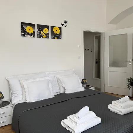 1 Florenc Hlavni Mesto Romantic Apartment *
