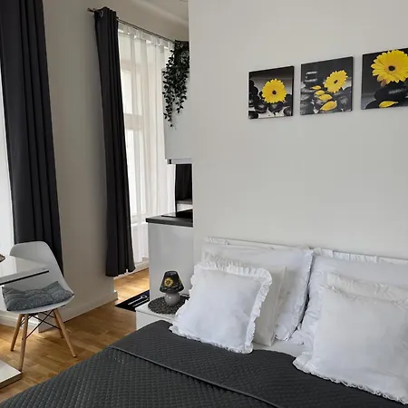 1 Florenc Hlavni Mesto Romantic דירה